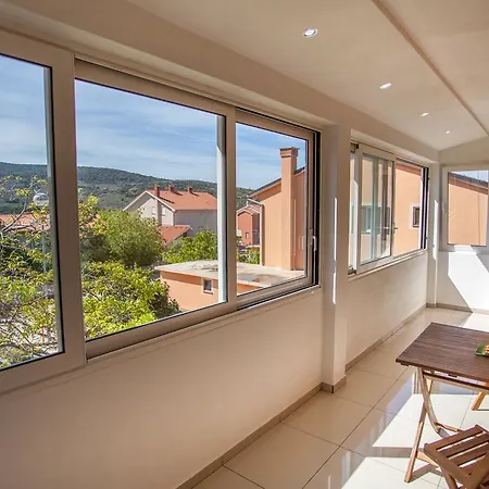 Petra Cres