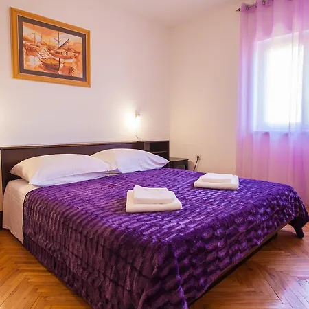 Petra Cres